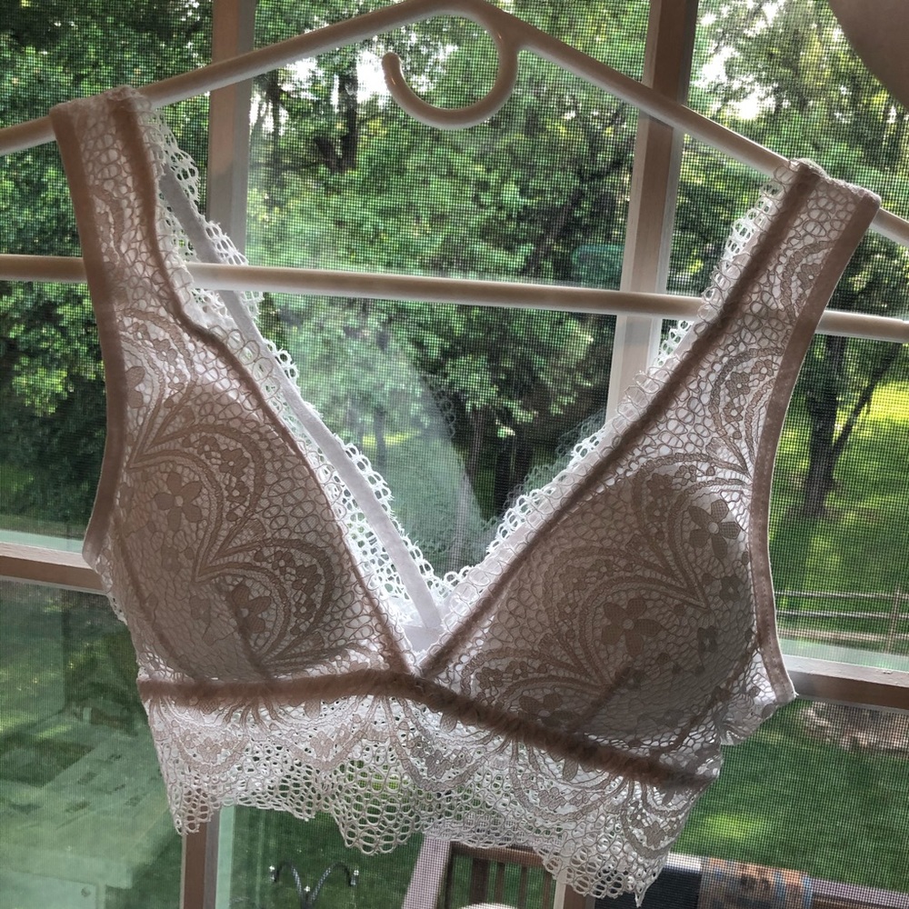 ⭐️ 4/$20 White Lace Padded Bralette Size XS/S